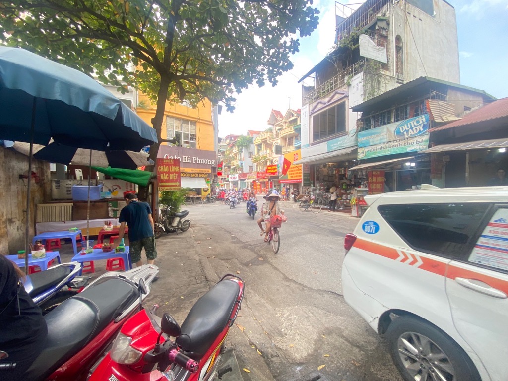 Bán nhà Nguyễn Đức Cảnh - diện tích 70m2 1 tầng - Nhà mặt phố - giá 18,6 tỷ