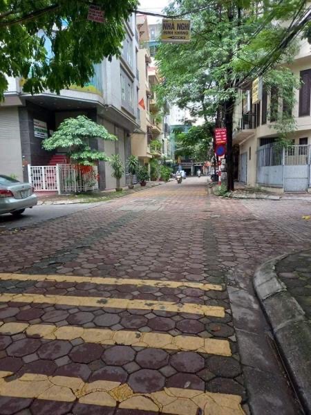 Bán nhà Khuất Duy Tiến - diện tích 49m2 3 tầng - BÁN ĐẤT TẶNG NHÀ - giá 18,8 tỷ