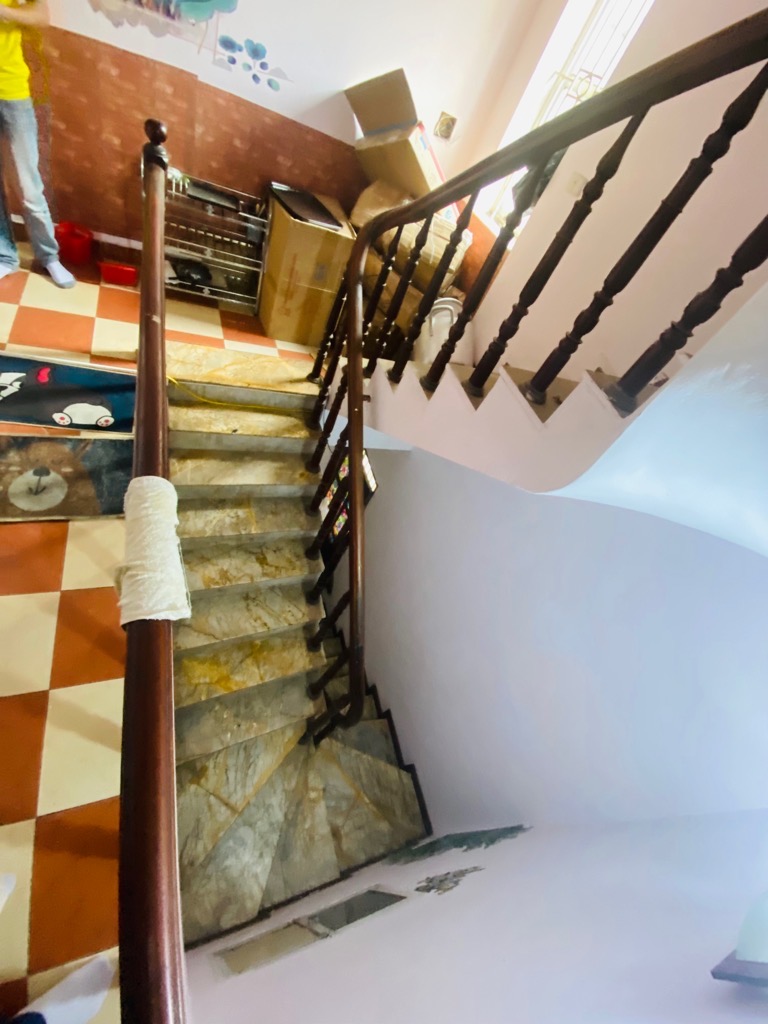 Bán nhà Trương Định - diện tích 27m2 5 tầng - Mặt phố - lô góc - giá 10,2 tỷ