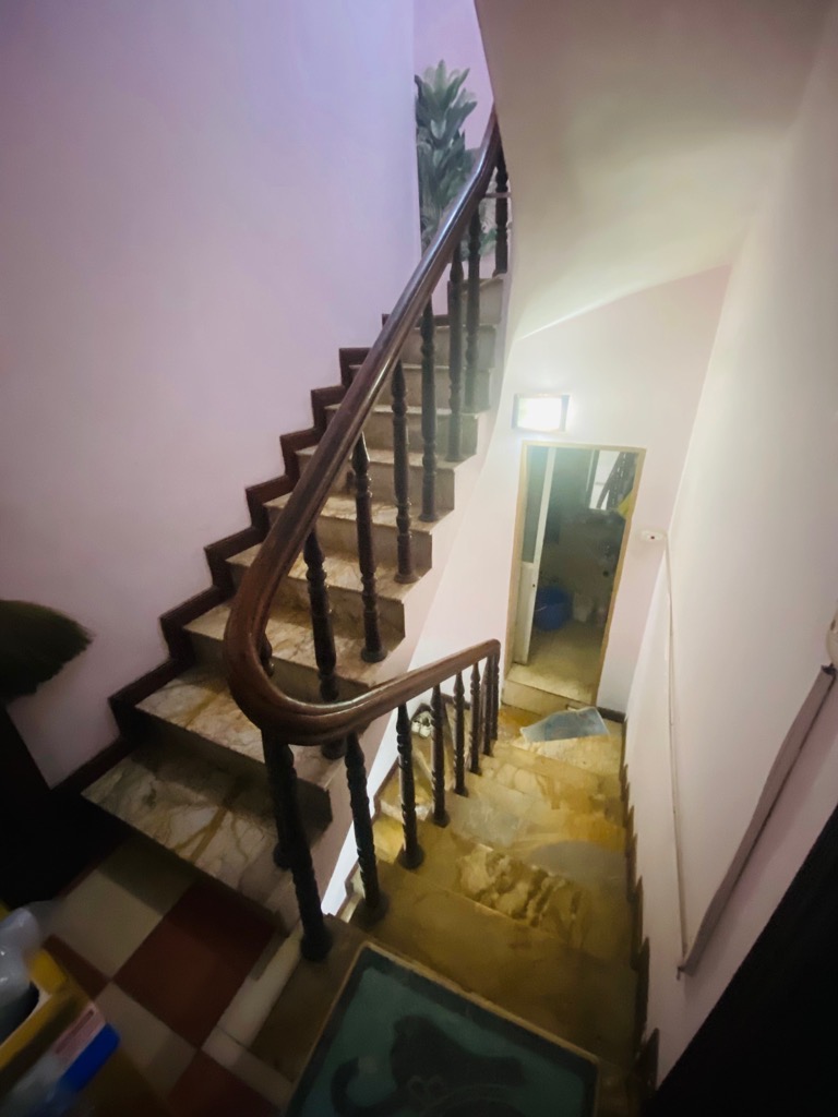 Bán nhà Trương Định - diện tích 27m2 5 tầng - Mặt phố - lô góc - giá 10,2 tỷ