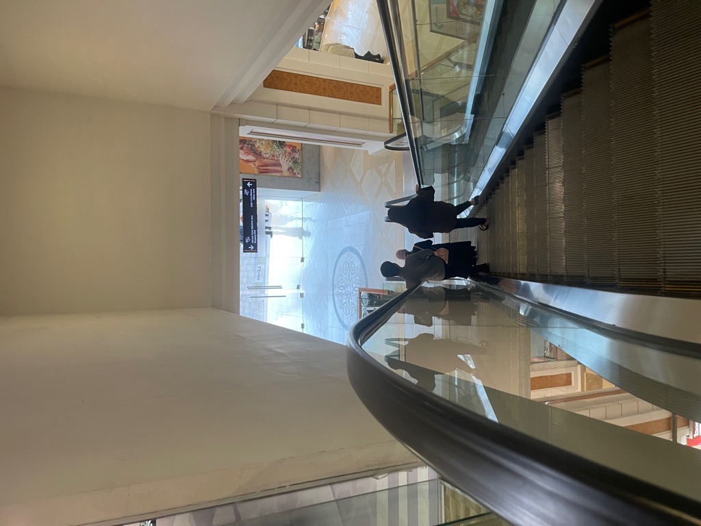 Bán nhà Nguyễn Trãi - diện tích 111m2 1 tầng - Sàn thương mại văn phòng - giá 10,36 tỷ