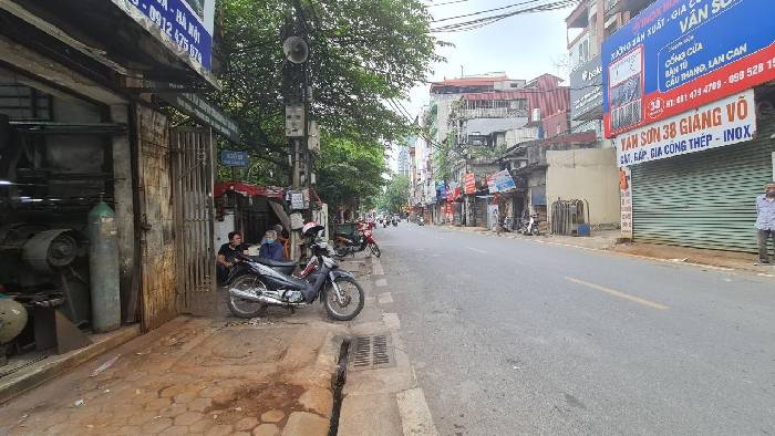 Bán nhà Giảng Võ - diện tích 26.5m2 2 tầng - Nhà lô góc, mặt tiền rộng - giá 12 tỷ