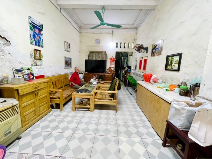 Bán nhà Lê Trọng Tấn - diện tích 86m2 2 tầng - Vỉa hè ô tô tránh - giá 16 tỷ