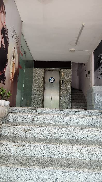 Bán nhà Đường Láng - diện tích 61m2 7 tầng - Mặt phố lô góc, kinh doanh đỉnh - giá 24,5 tỷ