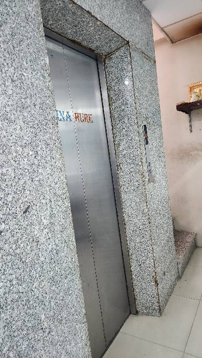 Bán nhà Đường Láng - diện tích 61m2 7 tầng - Mặt phố lô góc, kinh doanh đỉnh - giá 24,5 tỷ