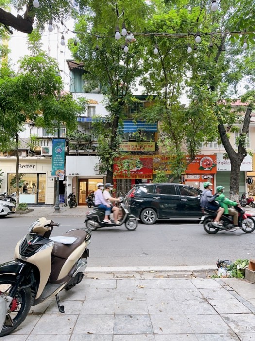 Bán nhà Bà Triệu - diện tích 22m2 2 tầng - Bán nhà mặt phố tầng 2 và 3 phố Bà Triệu, kinh doanh kính và phụ kiện thời trang - giá 7,5 tỷ