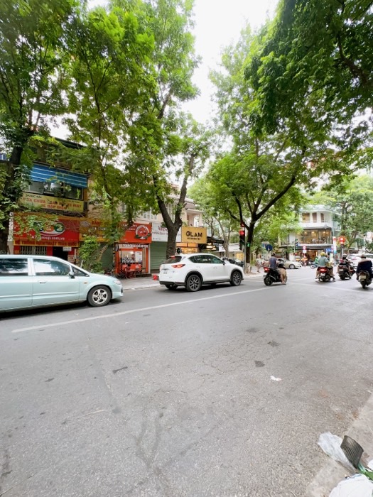 Bán nhà Bà Triệu - diện tích 22m2 2 tầng - Bán nhà mặt phố tầng 2 và 3 phố Bà Triệu, kinh doanh kính và phụ kiện thời trang - giá 7,5 tỷ