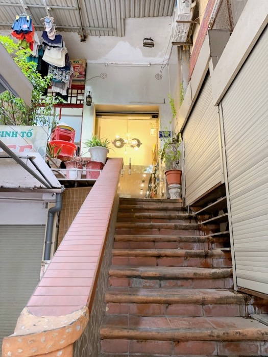 Bán nhà Bà Triệu - diện tích 22m2 2 tầng - Bán nhà mặt phố tầng 2 và 3 phố Bà Triệu, kinh doanh kính và phụ kiện thời trang - giá 7,5 tỷ