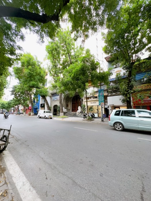 Bán nhà Bà Triệu - diện tích 22m2 2 tầng - Bán nhà mặt phố tầng 2 và 3 phố Bà Triệu, kinh doanh kính và phụ kiện thời trang - giá 7,5 tỷ