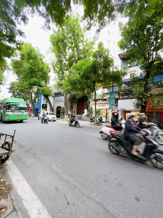 Bán nhà Bà Triệu - diện tích 22m2 2 tầng - Bán nhà mặt phố tầng 2 và 3 phố Bà Triệu, kinh doanh kính và phụ kiện thời trang - giá 7,5 tỷ