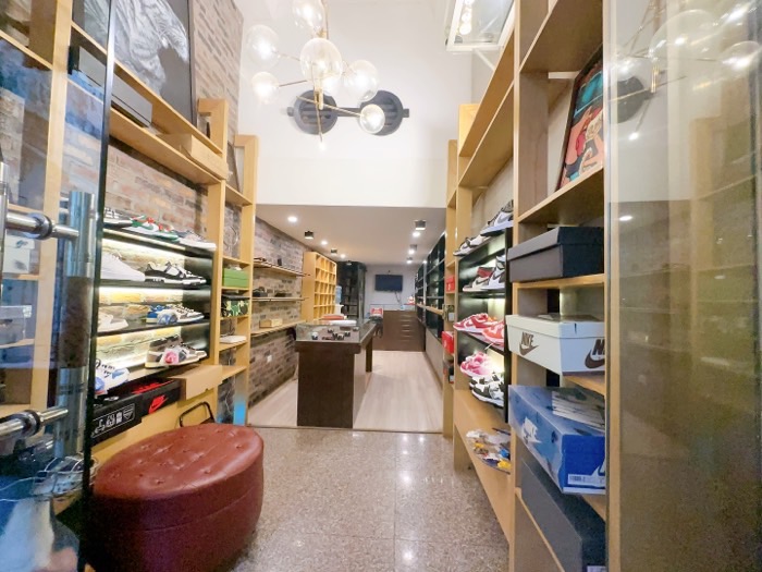 Bán nhà Bà Triệu - diện tích 22m2 2 tầng - Bán nhà mặt phố tầng 2 và 3 phố Bà Triệu, kinh doanh kính và phụ kiện thời trang - giá 7,5 tỷ