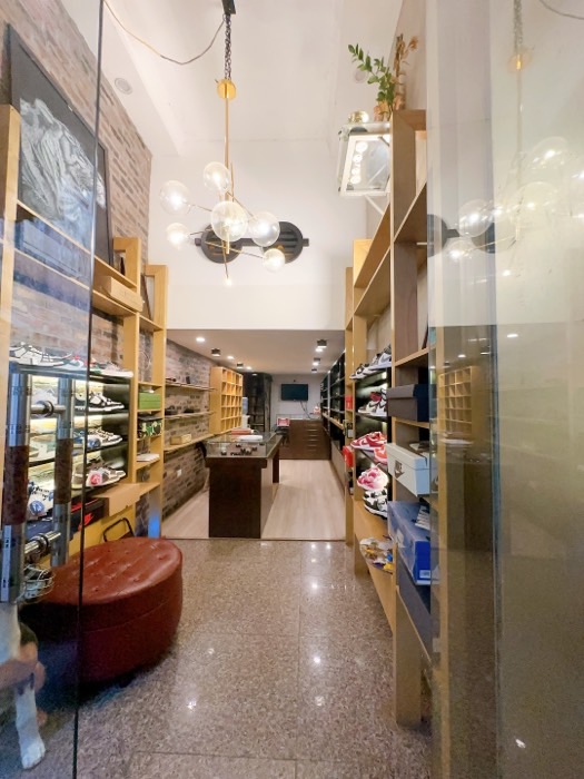 Bán nhà Bà Triệu - diện tích 22m2 2 tầng - Bán nhà mặt phố tầng 2 và 3 phố Bà Triệu, kinh doanh kính và phụ kiện thời trang - giá 7,5 tỷ