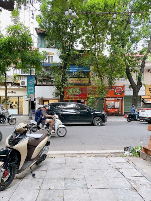 Bán nhà Bà Triệu - diện tích 22m2 2 tầng - Bán nhà mặt phố tầng 2 và 3 phố Bà Triệu, kinh doanh kính và phụ kiện thời trang - giá 7,5 tỷ