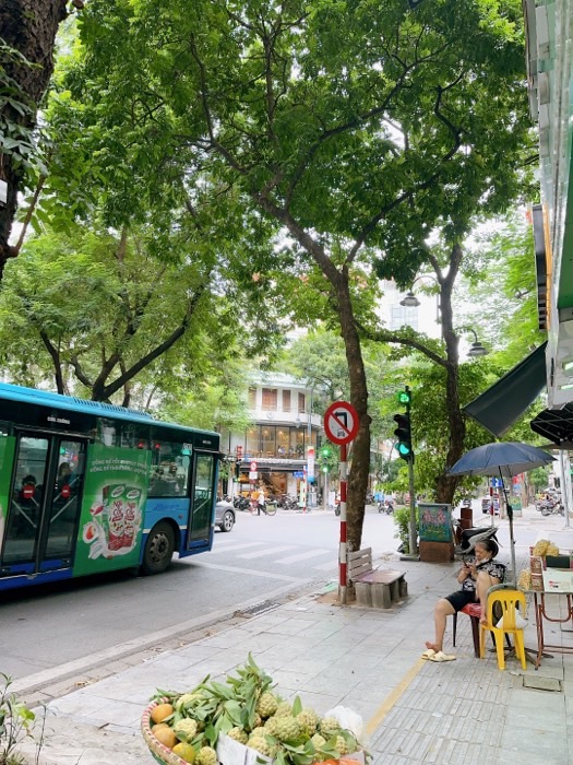 Bán nhà Bà Triệu - diện tích 22m2 2 tầng - Bán nhà mặt phố tầng 2 và 3 phố Bà Triệu, kinh doanh kính và phụ kiện thời trang - giá 7,5 tỷ