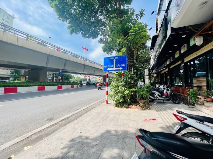 Bán nhà Nguyễn Chí Thanh - diện tích 37.6m2 4 tầng - Mặt phố VIP - giá 13,2 tỷ