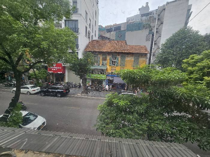 Bán nhà Lê Văn Hưu - diện tích 93m2 2 tầng - Nhà đẹp hiếm có - giá 23 tỷ