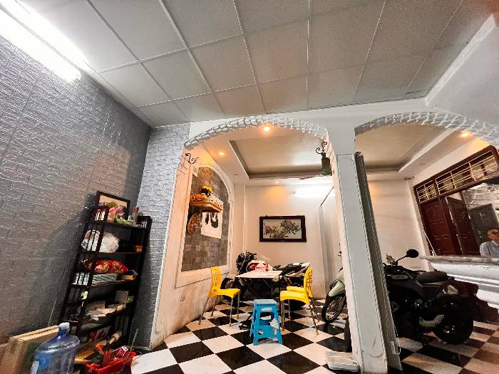 Bán nhà Trần Quý Cáp - diện tích 41m2 6 tầng - Cách mặt phố 20m - giá 7,5 tỷ