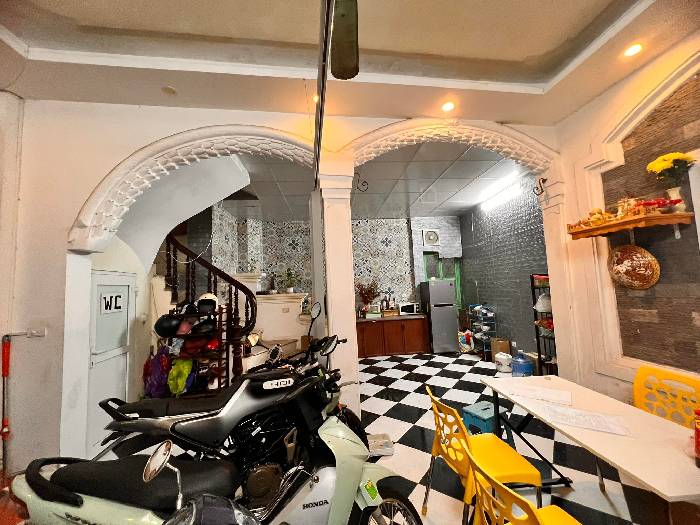 Bán nhà Trần Quý Cáp - diện tích 41m2 6 tầng - Cách mặt phố 20m - giá 7,5 tỷ