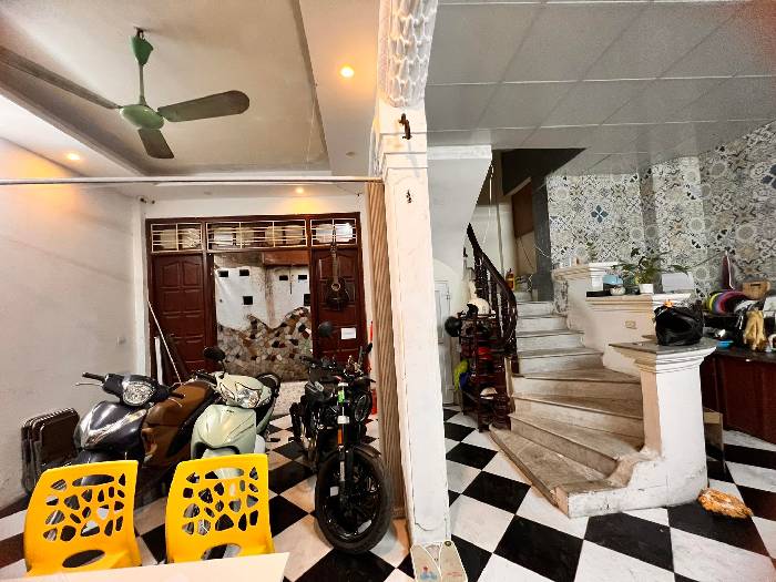 Bán nhà Trần Quý Cáp - diện tích 41m2 6 tầng - Cách mặt phố 20m - giá 7,5 tỷ