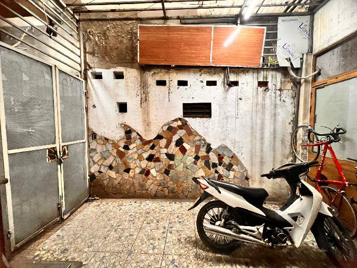 Bán nhà Trần Quý Cáp - diện tích 41m2 6 tầng - Cách mặt phố 20m - giá 7,5 tỷ