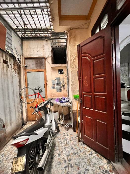 Bán nhà Trần Quý Cáp - diện tích 41m2 6 tầng - Cách mặt phố 20m - giá 7,5 tỷ