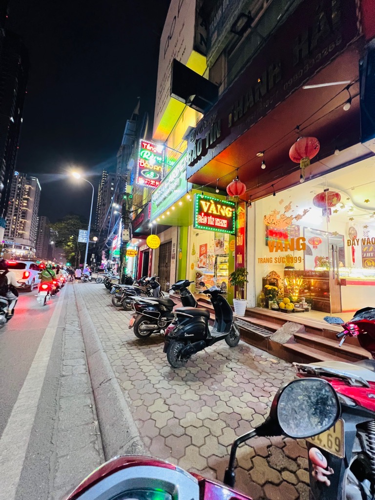 Bán nhà Lê Văn Lương - diện tích 42m2 2 tầng - Mặt phố VIP hiếm nhà bán - giá 18,5 tỷ