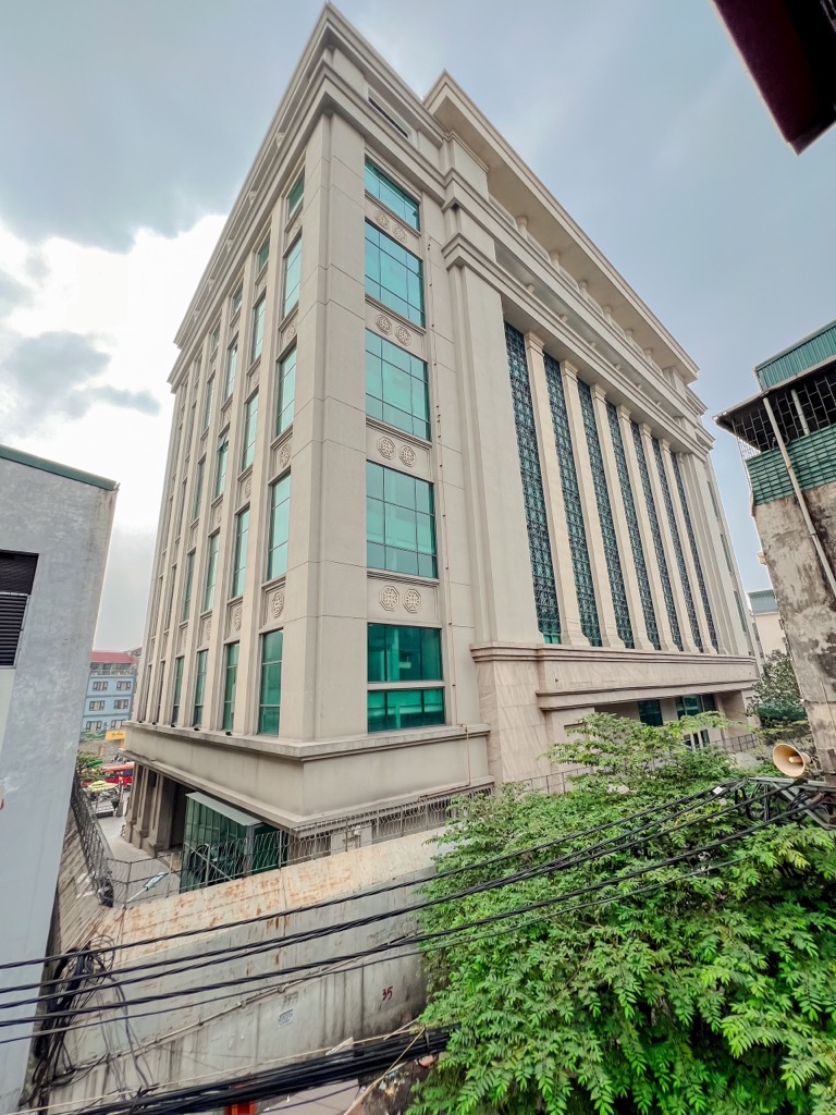 Bán nhà Đê La Thành - diện tích 42.4m2 2 tầng - ô tô đỗ cửa - giá 12,5 tỷ