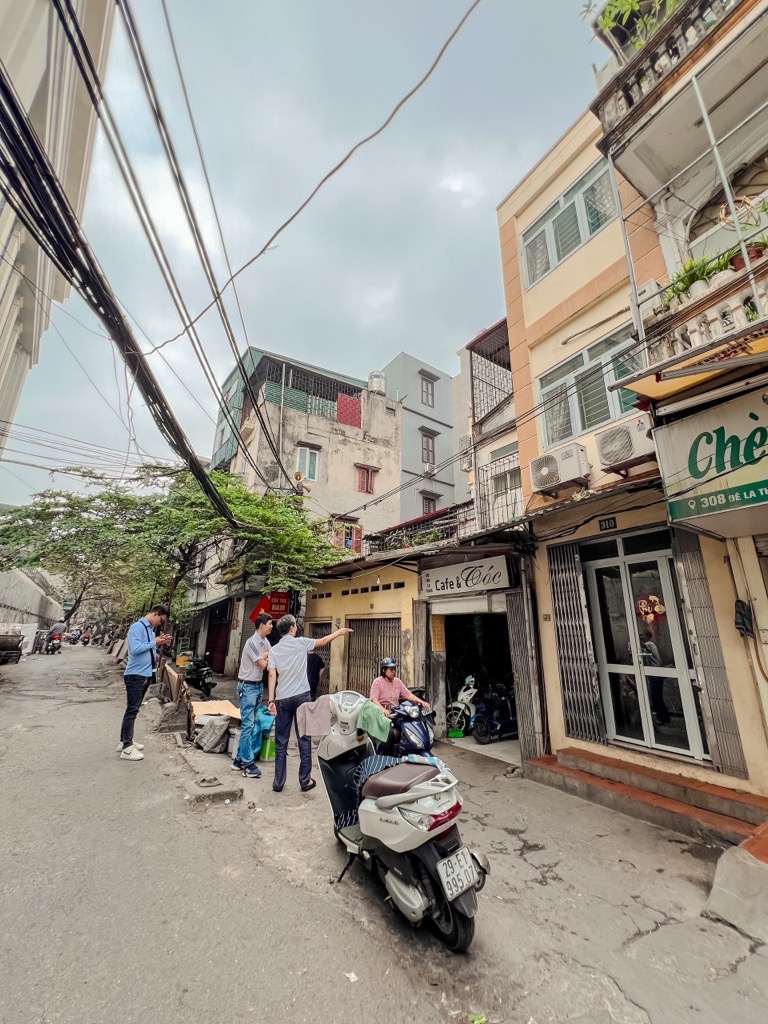 Bán nhà Đê La Thành - diện tích 42.4m2 2 tầng - ô tô đỗ cửa - giá 12,5 tỷ