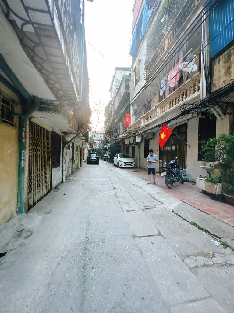 Bán nhà Đại La - diện tích 36m2 1 tầng - Mặt phố kinh doanh sầm uất - giá 9,3 tỷ