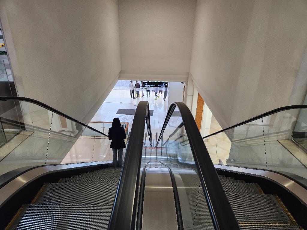 Bán nhà Nguyễn Trãi - diện tích 122.1m2 1 tầng - Sàn thương mại siêu VIP - giá 18 tỷ