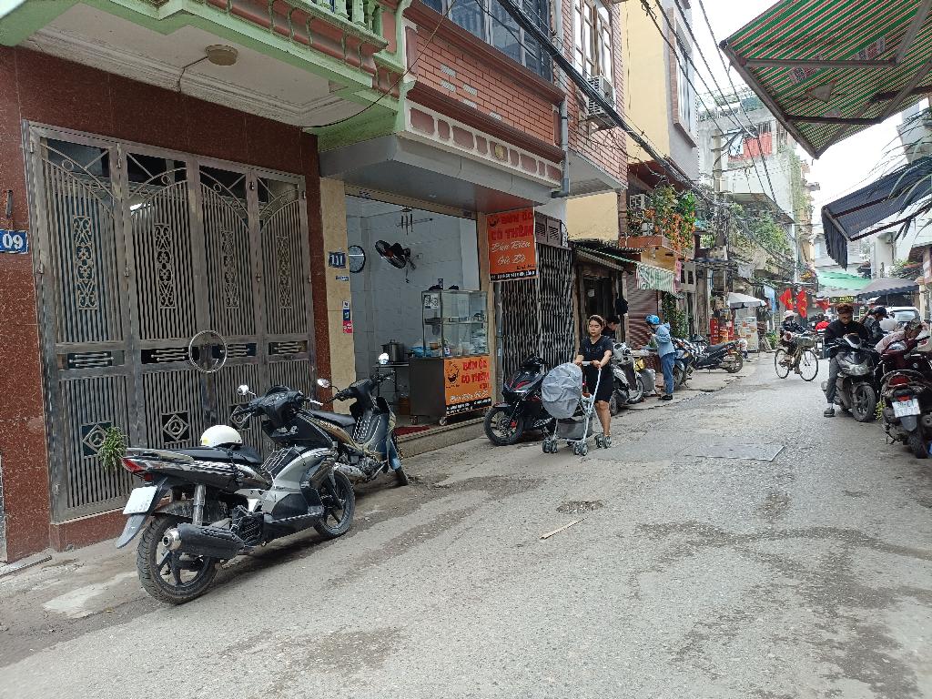 Bán nhà Định Công - diện tích 31,6m2 4 tầng - nhà mặt ngõ chợ - giá 5,3 tỷ