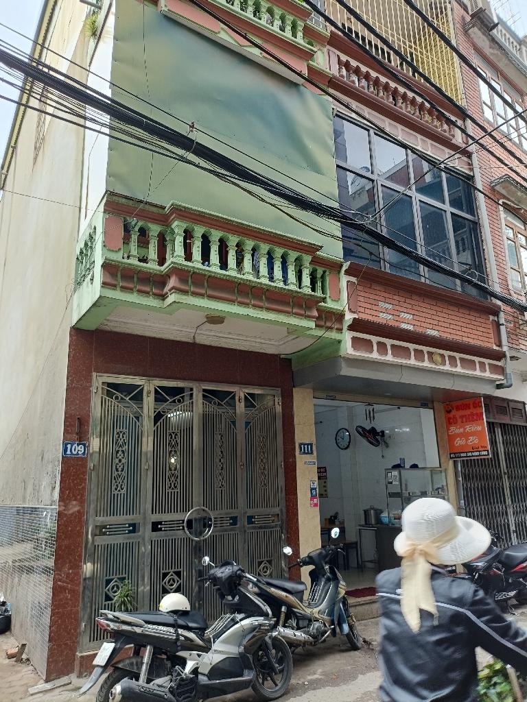 Bán nhà Định Công - diện tích 31,6m2 4 tầng - nhà mặt ngõ chợ - giá 5,3 tỷ