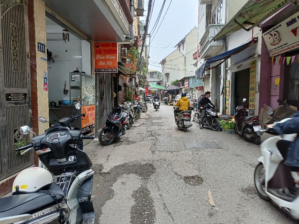 Bán nhà Định Công - diện tích 31,6m2 4 tầng - nhà mặt ngõ chợ - giá 5,3 tỷ