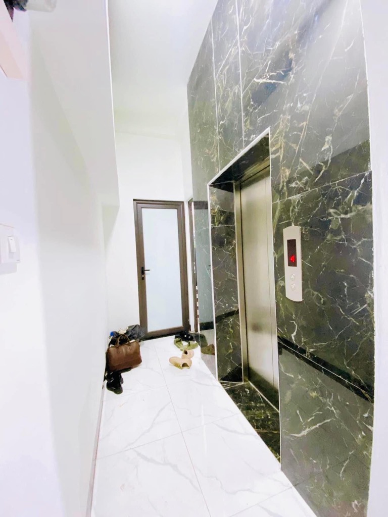 Bán nhà Nguyễn Trãi - diện tích 117m2 5 tầng - Mặt phố, lô góc kinh doanh - giá 17 tỷ