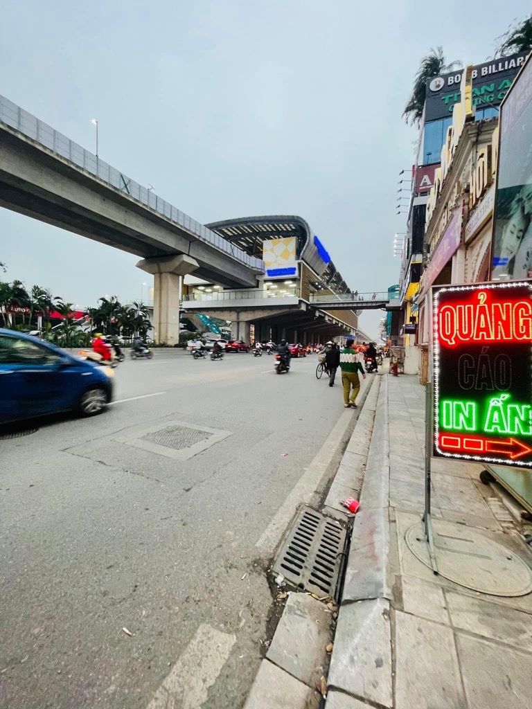 Bán nhà Nguyễn Trãi - diện tích 117m2 5 tầng - Mặt phố, lô góc kinh doanh - giá 17 tỷ