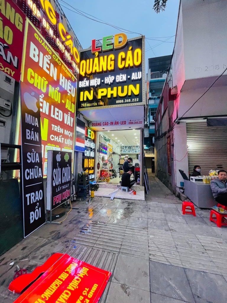 Bán nhà Nguyễn Trãi - diện tích 117m2 5 tầng - Mặt phố, lô góc kinh doanh - giá 17 tỷ