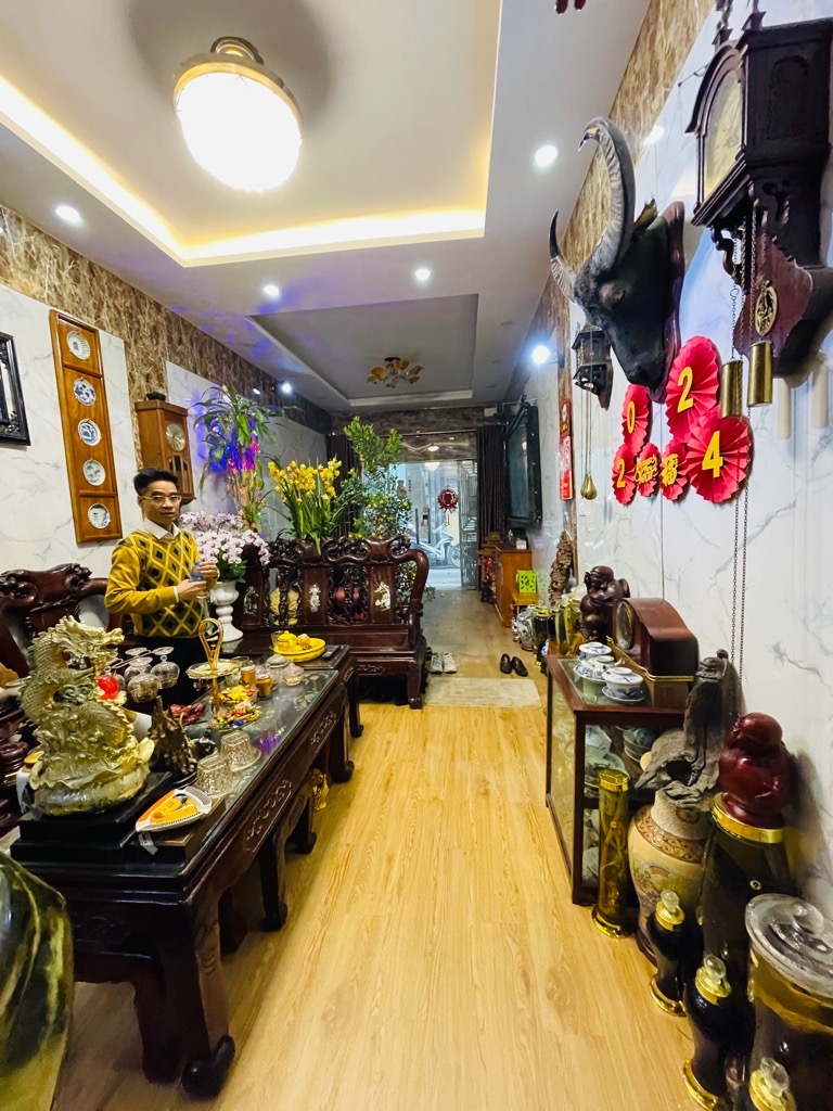 Bán nhà Văn Hương - diện tích 70m2 4 tầng - vị trí đẹp, kinh doanh tấp nập - giá 14 tỷ