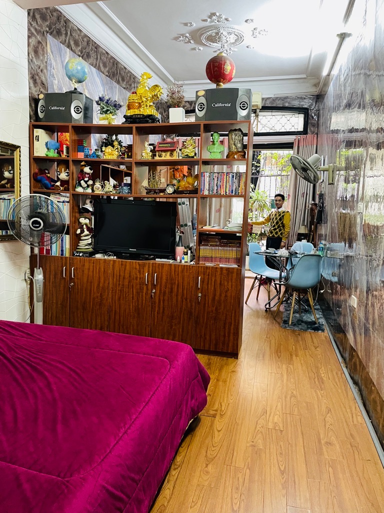 Bán nhà Văn Hương - diện tích 70m2 4 tầng - vị trí đẹp, kinh doanh tấp nập - giá 14 tỷ