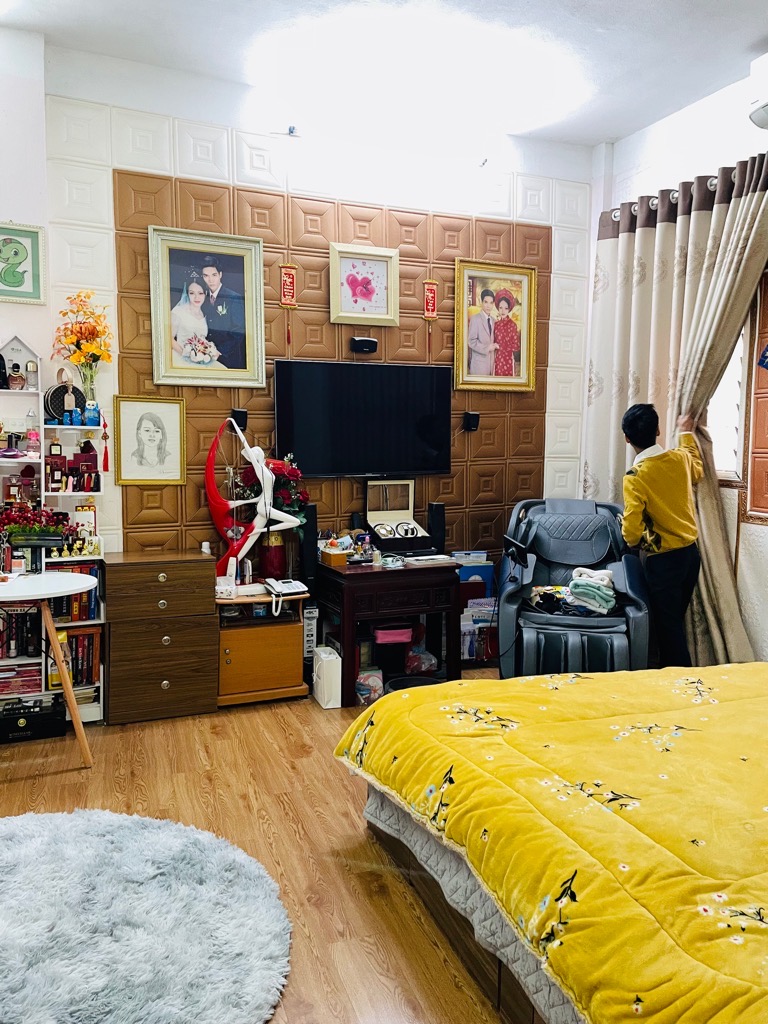 Bán nhà Văn Hương - diện tích 70m2 4 tầng - vị trí đẹp, kinh doanh tấp nập - giá 14 tỷ