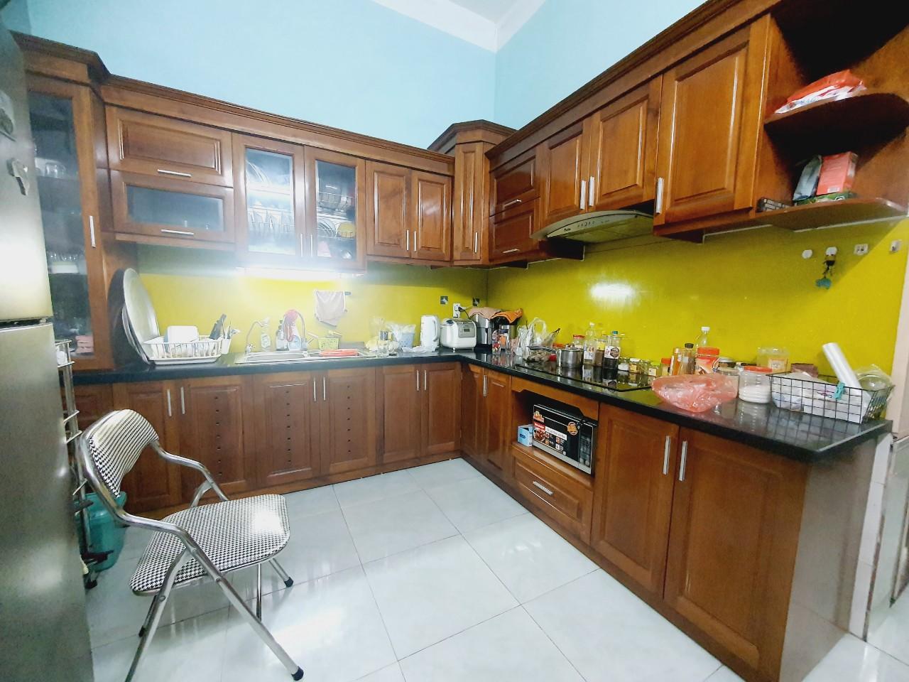 Bán nhà Trần Hữu Tước - diện tích 68m2 3 tầng - ô tô đỗ cửa - giá 12,5 tỷ