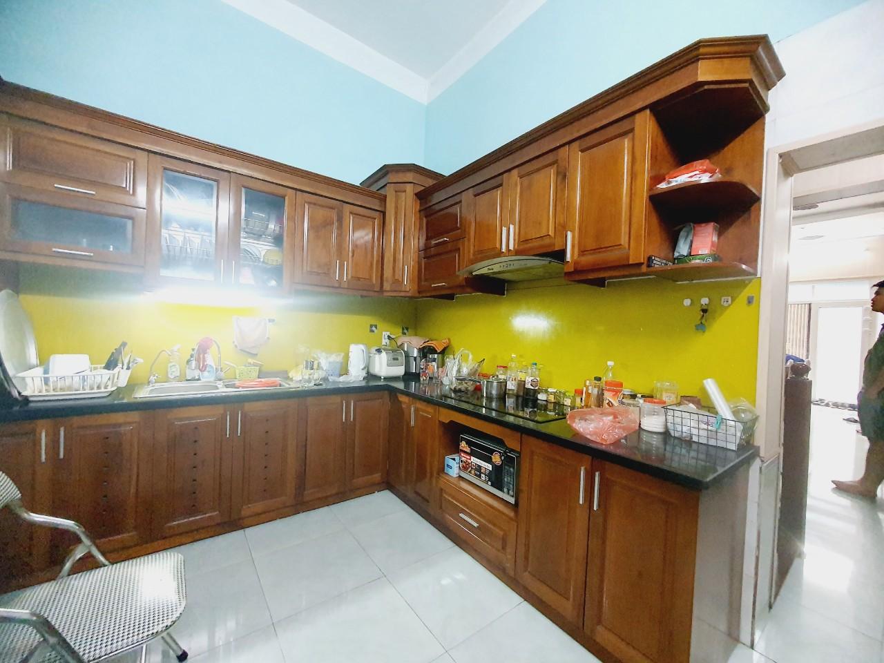 Bán nhà Trần Hữu Tước - diện tích 68m2 3 tầng - ô tô đỗ cửa - giá 12,5 tỷ