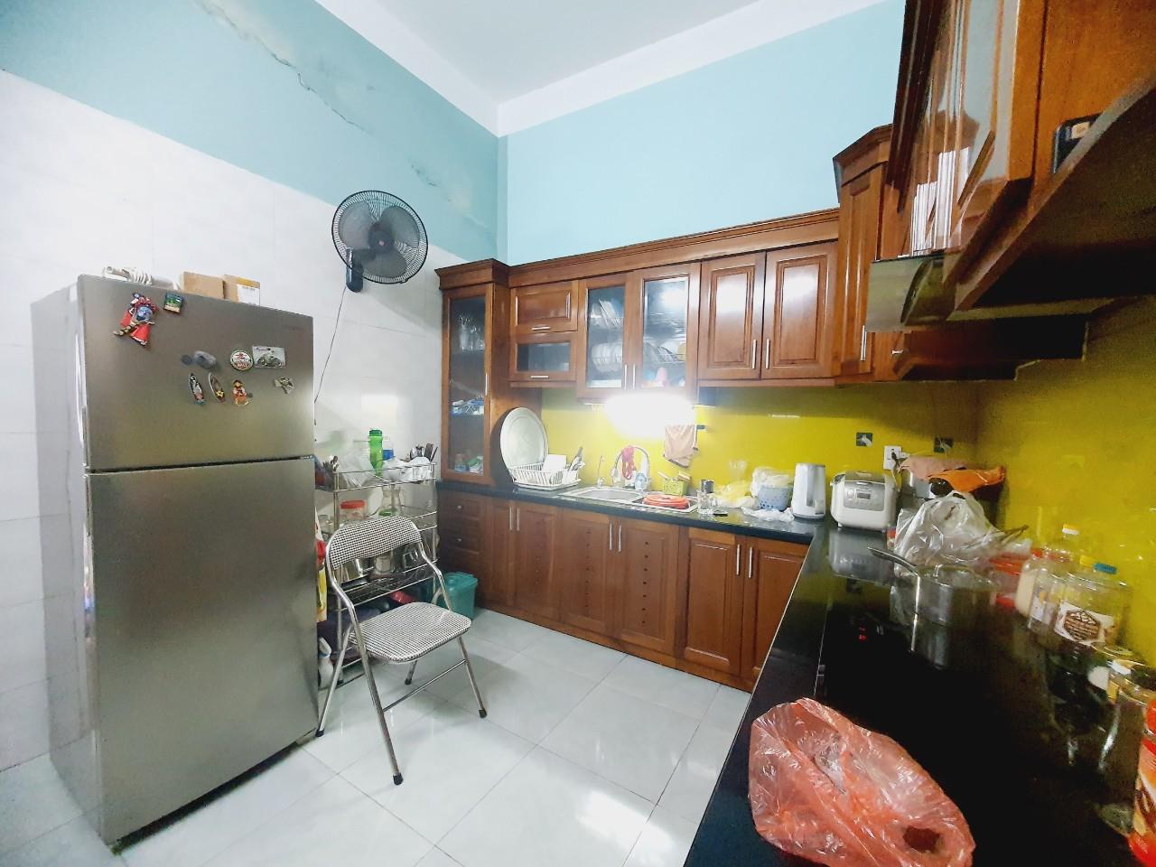 Bán nhà Trần Hữu Tước - diện tích 68m2 3 tầng - ô tô đỗ cửa - giá 12,5 tỷ