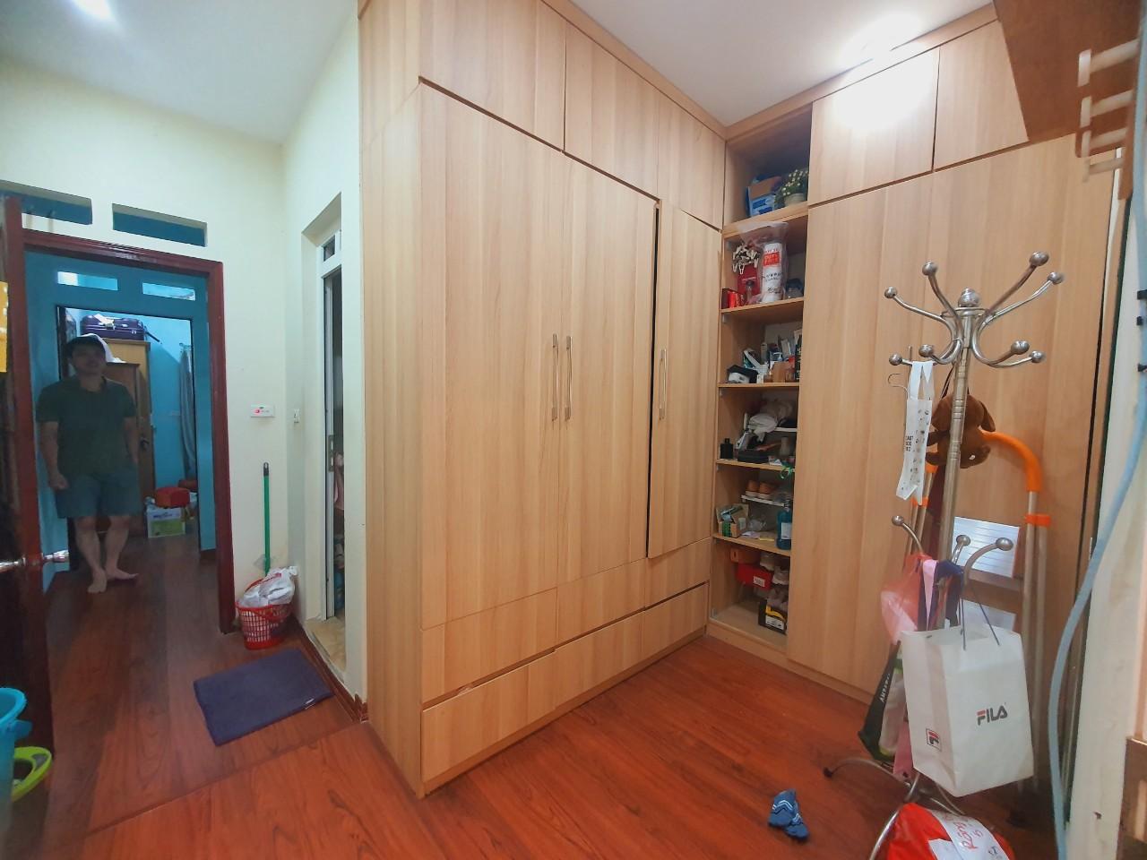 Bán nhà Trần Hữu Tước - diện tích 68m2 3 tầng - ô tô đỗ cửa - giá 12,5 tỷ