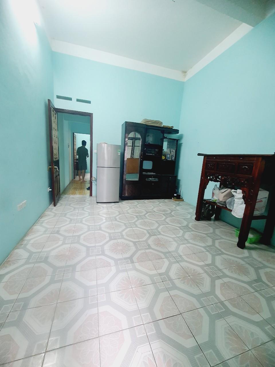 Bán nhà Trần Hữu Tước - diện tích 68m2 3 tầng - ô tô đỗ cửa - giá 12,5 tỷ