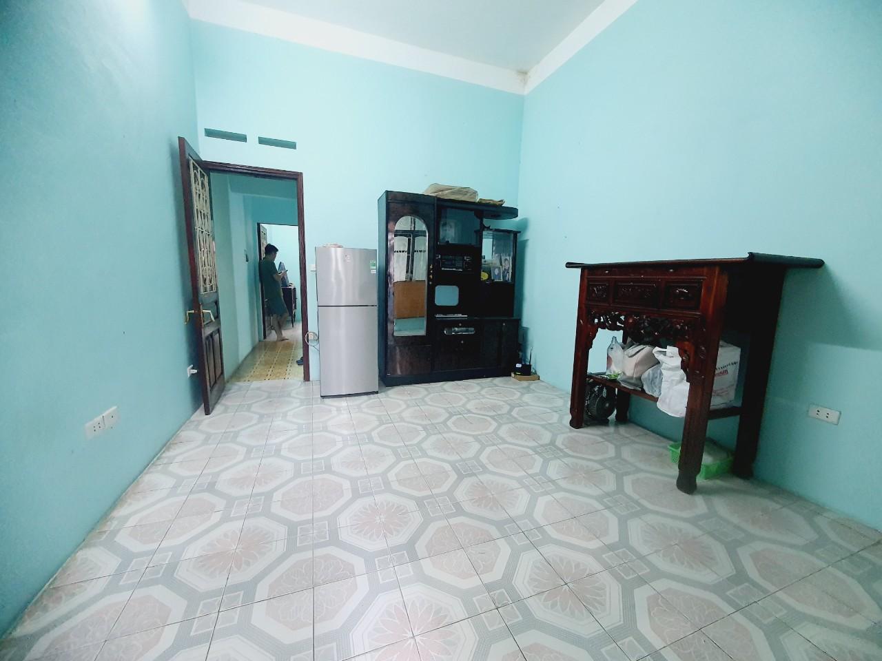 Bán nhà Trần Hữu Tước - diện tích 68m2 3 tầng - ô tô đỗ cửa - giá 12,5 tỷ