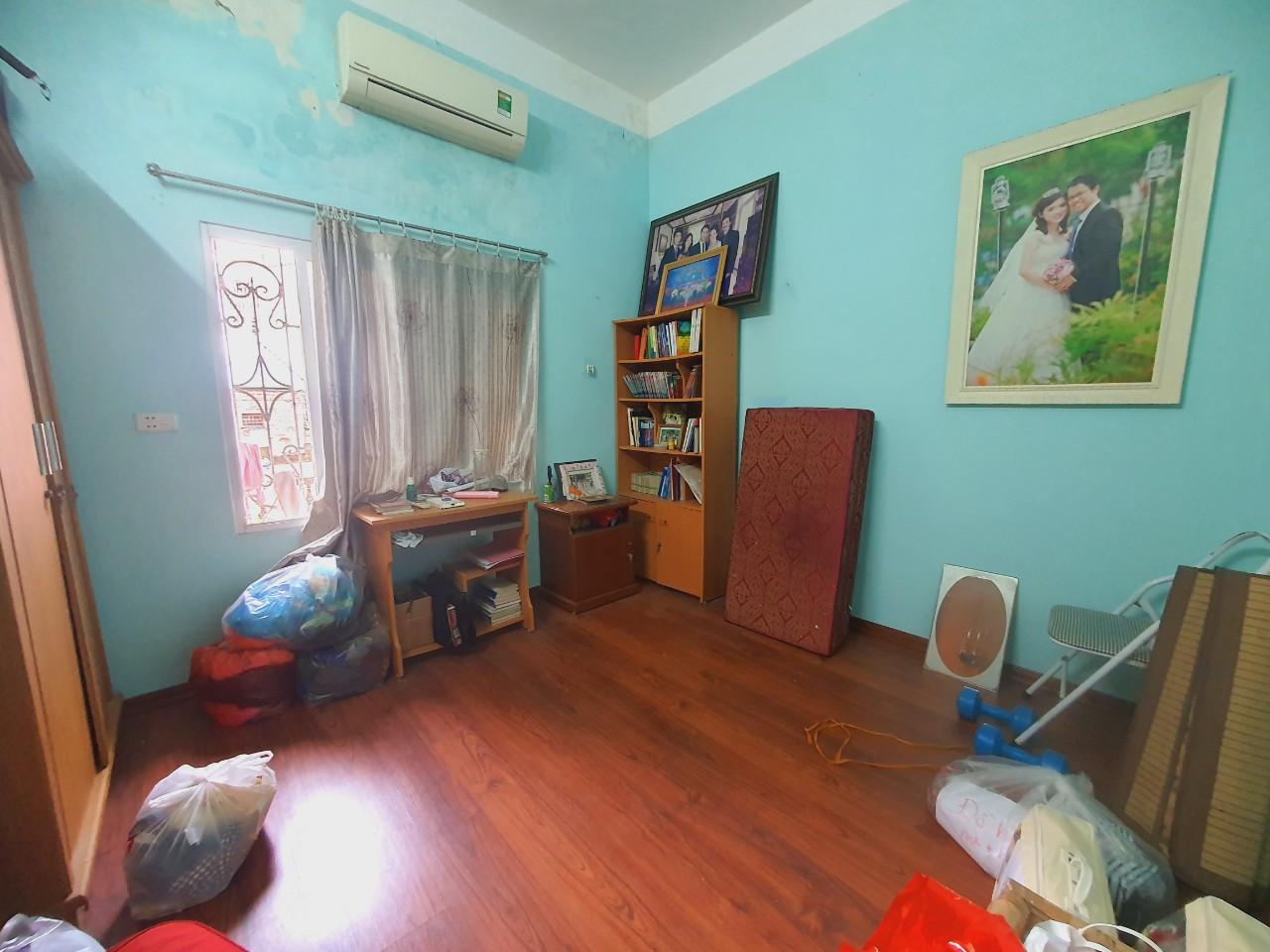 Bán nhà Trần Hữu Tước - diện tích 68m2 3 tầng - ô tô đỗ cửa - giá 12,5 tỷ