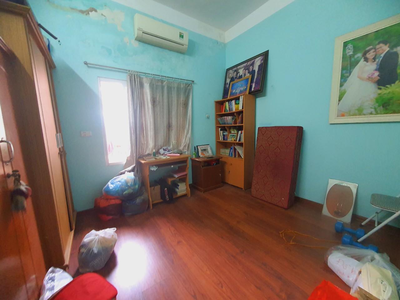 Bán nhà Trần Hữu Tước - diện tích 68m2 3 tầng - ô tô đỗ cửa - giá 12,5 tỷ