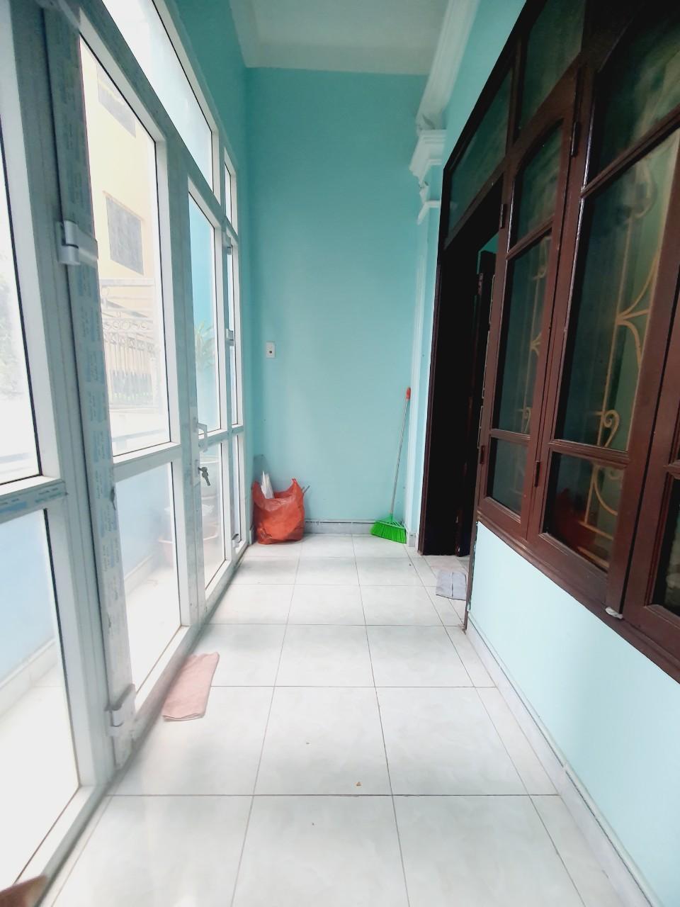 Bán nhà Trần Hữu Tước - diện tích 68m2 3 tầng - ô tô đỗ cửa - giá 12,5 tỷ