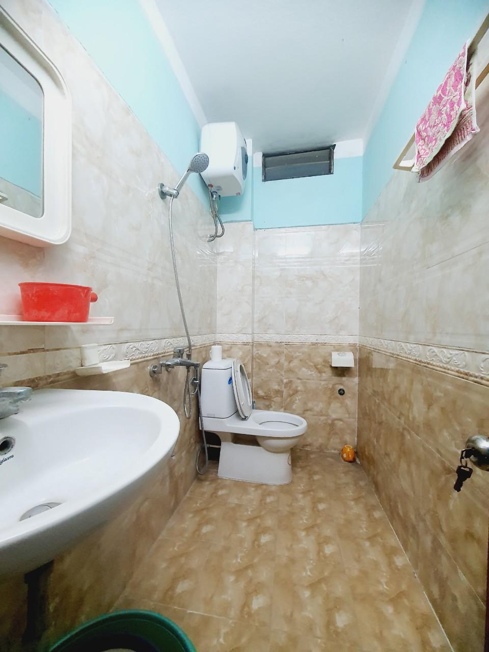 Bán nhà Trần Hữu Tước - diện tích 68m2 3 tầng - ô tô đỗ cửa - giá 12,5 tỷ