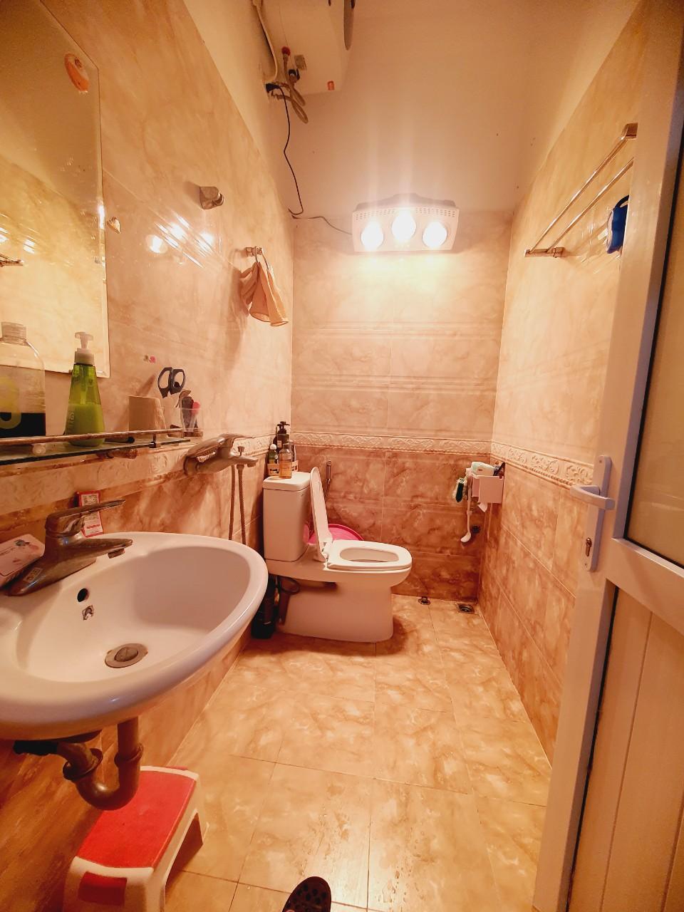 Bán nhà Trần Hữu Tước - diện tích 68m2 3 tầng - ô tô đỗ cửa - giá 12,5 tỷ